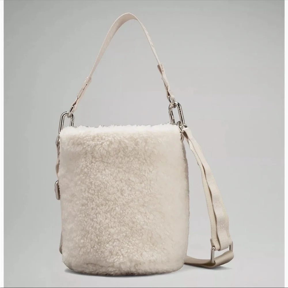 Lululemon Crossbody Fleece Bucket Bag in White Opal NWT - Picture 3 of 5